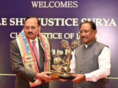 मुख्यमंत्री श्री विष्णुदेव साय ने भारत के मुख्य न्यायाधीश न्यायमूर्ति श्री सूर्यकांत का किया आत्मीय स्वागत