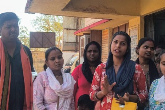 वार्ड पार्षद से ज्यादा सक्रिय छाया पार्षद निखिल सोनी, महिलाओं के साथ निगम पहुंचकर सौंपा ज्ञापन