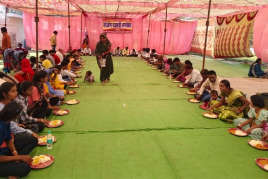 राजीव लोचन मंदिर में भोग भंडारा, पहले ही दिन 2500 श्रद्धालुओं ने ग्रहण किया प्रसाद