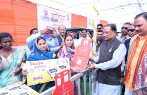 उज्ज्वला गैस, पिंक ई-रिक्शा और गार्बेज रिक्शा वितरण से आत्मनिर्भरता को मिला नया संबल