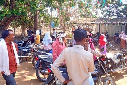 गलत बिजली कनेक्शन से ग्राम खैरवाही के घरों में मची तबाही, लाखों के उपकरण जलकर हुए खाक