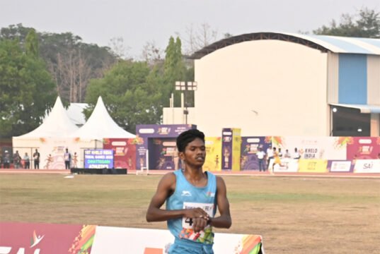 ख़ुद से सीखने वाले सूरज माशी ने उधार के स्पाइक्स पहन जीता 5000 मीटर का रजत पदक