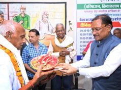 मुख्यमंत्री श्री विष्णु देव साय ने सियान गुड़ी का किया शुभारंभ : बुजुर्गों के साथ कैरम खेलकर वरिष्ठजनों का बढ़ाया हौंसला