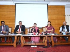 प्रमुख सचिव, कृषि विभाग, श्रीमती शहला निगार एवं संचालक खाद्य एवं आपूर्ति,डॉ फरिहा आलम सिद्दीकी तथा Oil Companies के अधिकारी आज स्थानीय सर्किट हाउस मं पत्रकार वार्ता को सम्बोधित करते हुए