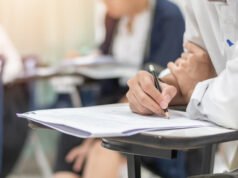 JEE परीक्षा में नकल के लिए लगाया शातिर दिमाग: चप्पल में मोबाइल छिपाकर लाया था परीक्षार्थी, फिर ऐसे पकड़ा गया