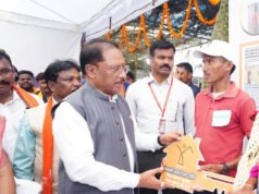 सिलगेर के माड़वी कोसा ने अपने हाथों से बनाया अपना घर, मुख्यमंत्री ने सौंपी खुशियों की चाबी