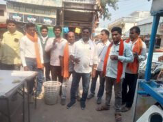 अक्षय तृतीया पर अग्रवाल समाज ने बांटा गन्ने का रस, राहगीरों को मिली राहत