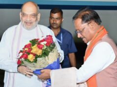 केंद्रीय गृह मंत्री श्री अमित शाह पहुंचे रायपुर: मुख्यमंत्री श्री विष्णुदेव साय ने किया आत्मीय स्वागत