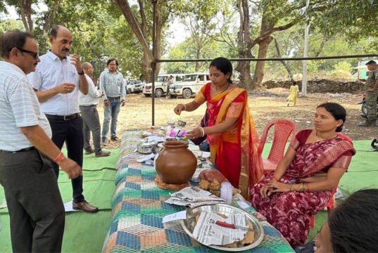 सुशासन तिहार में बस्तर के पारंपरिक स्वाद की धूम