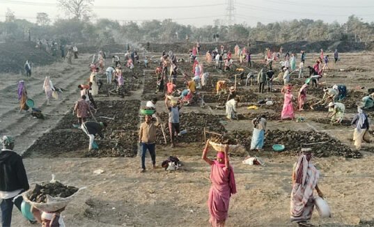“जल संरक्षण के साथ मिल रहा बंपर रोजगार, मोर गांव, मोर तरिया” अभियान से संवर रहे ग्रामीण क्षेत्र