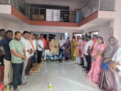 शोक संतप्त परिवार को सांत्वना देने पहुंचे सांसद विजय बघेल एवं विधायक ईश्वर साहू