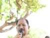 आम की छांव में मुख्यमंत्री की चौपाल: खाट पर बैठे, ग्रामीणों की सुनी बात, मौके पर दिए समाधान