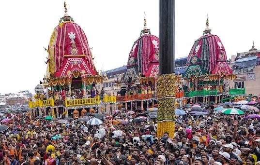 पुरी रथयात्रा में भगदड़ , एक की मौत, करीब 100 लोग घायल