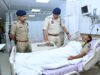 पुलिस कमिश्नर श्री संजीव शुक्ला ने अस्पताल पहुंचकर घायल पुलिस जवानों का जाना हाल