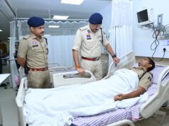 पुलिस कमिश्नर श्री संजीव शुक्ला ने अस्पताल पहुंचकर घायल पुलिस जवानों का जाना हाल
