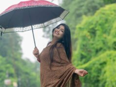 मानसून के दौरान कार्यस्थल के लिए चुनें ये कपड़े, रहेंगे स्टाइलिश और आरामदायक