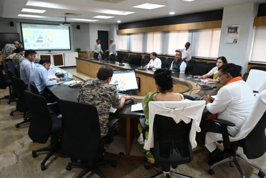 उप मुख्यमंत्री श्री विजय शर्मा ने नक्सल प्रभावित जिलों में विकास और पुनर्वास कार्यों में तेजी लाने के दिए निर्देश