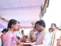 तिरंगा यात्रा के दूसरे दिवस माँ दंतेश्वरी की पूजा-अर्चना कर उप मुख्यमंत्री एवं वन मंत्री ने किया यात्रा का शुभारंभ