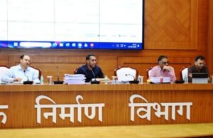 लोक निर्माण विभाग के सचिव ने सड़क एवं भवन निर्माण कार्यों की प्रगति की समीक्षा की