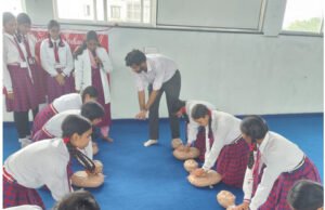 AIIMS रायपुर एवं अग्रवाल हेल्थ ऑर्गेनाइजेशन के संयुक्त तत्वावधान में माँ भारती विद्यालय में 125 विद्यार्थियों को दिया गया CPR प्रशिक्षण