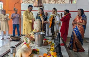 श्रावण मास के अंतिम सोमवार को सांसद विजय बघेल ने की भगवान भोलेनाथ की पूजा-अर्चना
