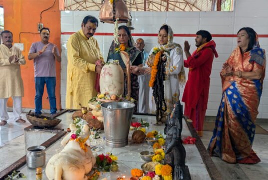 श्रावण मास के अंतिम सोमवार को सांसद विजय बघेल ने की भगवान भोलेनाथ की पूजा-अर्चना