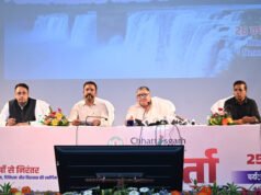 मुख्यमंत्री ने संसदीय संकुल विकास परियोजना मिनवाखाड़ पर आधारित पुस्तक का विमोचन किया