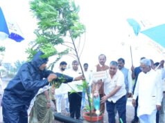 एक पेड़ माँ के नाम’ अभियान से पर्यावरण संरक्षण का संदेश, मंत्री श्री राजेश अग्रवाल ने किया वृक्षारोपण