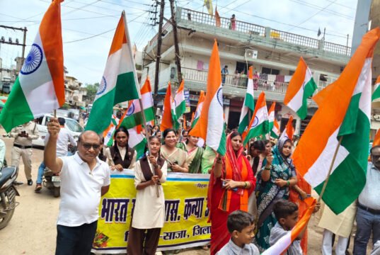 तिरंगा यात्रा से राष्ट्रभक्ति के रंग में रंगा थान खम्हरिया नगर
