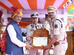 मुख्यमंत्री श्री विष्णु देव साय के करकमलों से उत्कृष्ट सेवा के लिए सम्मानित हुए पुलिस एवं नगर सेना के अधिकारी-कर्मचारी