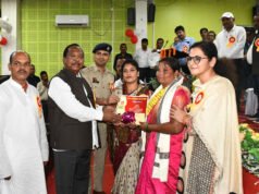 शिक्षक दिवस पर बलरामपुर में जिला स्तरीय समारोह- 21 उत्कृष्ट शिक्षक ज्ञानदीप और शिक्षादूत पुरस्कार से सम्मानित