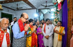 श्री बांके बिहारी मंदिर में राज्यपाल श्री रमेन ढेका ने किया भगवान श्रीकृष्ण का विधि-विधान से पूजन