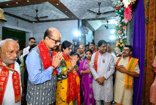 श्री बांके बिहारी मंदिर में राज्यपाल श्री रमेन ढेका ने किया भगवान श्रीकृष्ण का विधि-विधान से पूजन
