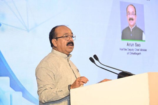 बारिश में खराब सड़कों पर उप मुख्यमंत्री श्री अरुण साव ने जताई नाराजगी, 15 अक्टूबर तक सुधारने के दिए निर्देश
