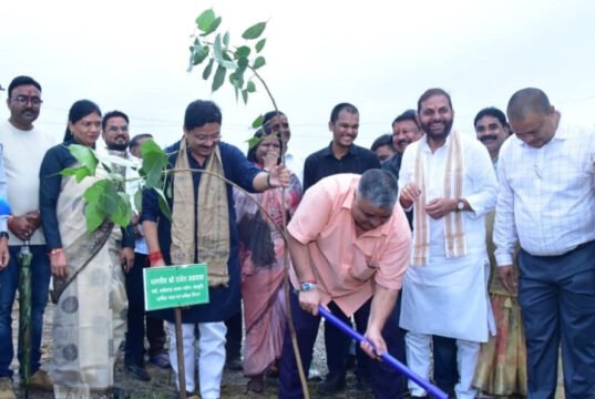 गृह निर्माण मंडल की आवासीय योजनाओं में चलेगा ‘एक पेड़ माँ के नाम’ अभियान