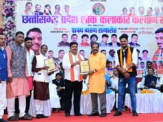 छत्तीसगढ़ प्रदेश लोक कलाकार कल्याण संघ के शपथ ग्रहण समारोह में उप मुख्यमंत्री श्री विजय शर्मा हुए शामिल
