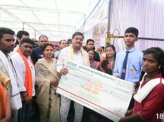 मेहनत से हासिल की सफलता, श्रमिक परिवार के मेधावी बच्चों को मिली शिक्षा के लिए प्रोत्साहन राशि