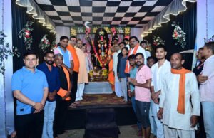 नवरात्रि पर उप मुख्यमंत्री श्री विजय शर्मा ने पिपरिया में विभिन्न दुर्गा उत्सव समितियों के पंडालों में पहुंचकर की पूजा-अर्चना