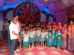 मां दुर्गा के दर्शन करने पहुंचे इंडियन पब्लिक स्कूल के बच्चे, जयकारों से गूंजा पूजा परिसर